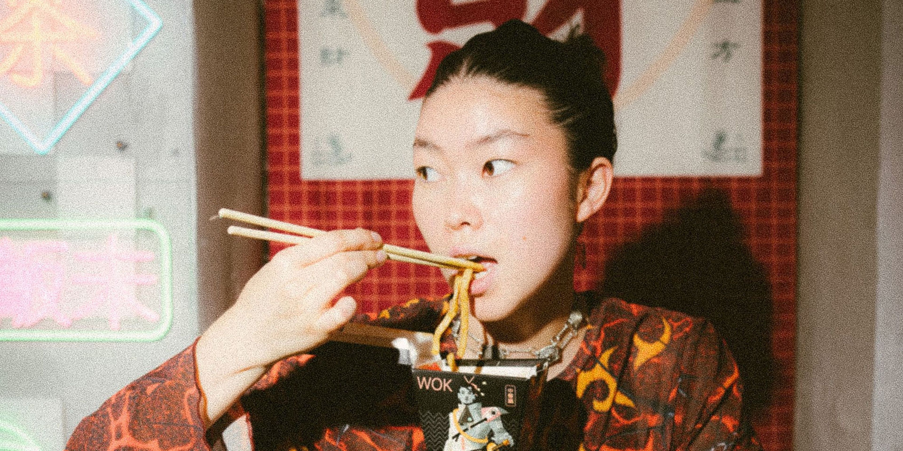 Біздің команда дәмді және сапалы өнім ғана емес, сонымен қатар әр қонақтың брендпен, оның шығармашылық бағытымен және негізін қалаушы салған мағыналарымен танысудан ләззат алуына жағдай жасайды.